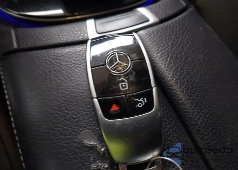 2017 Mercedes-Benz E 300 4Matic z USA, uszkodzony, nr VIN WDDZF4KB2HA049191